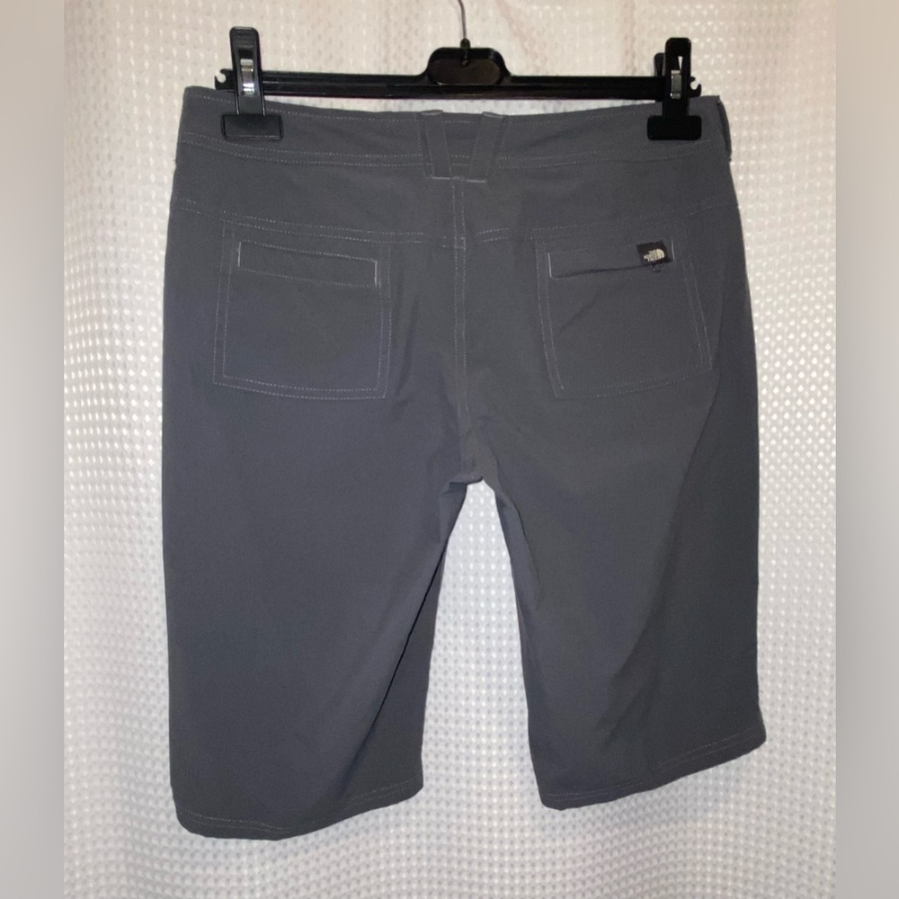 The North Face gray stretchy DWR UPF Bermuda shorts size‎ 4 - Picture 11 of 12